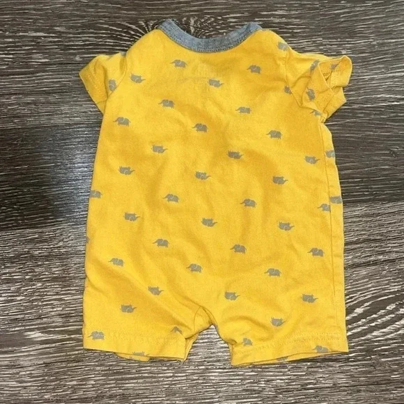 Carter’s 0-3 month short outfit - Picture 2 of 2